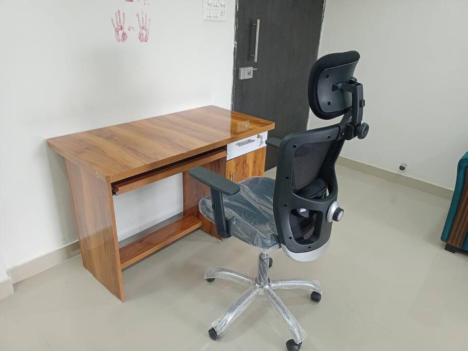 Apartment 2bhk Ac Service 103 Pune