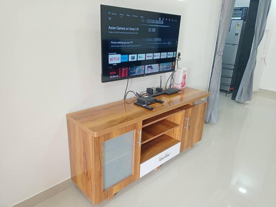 2bhk Ac Service 103 * Pune