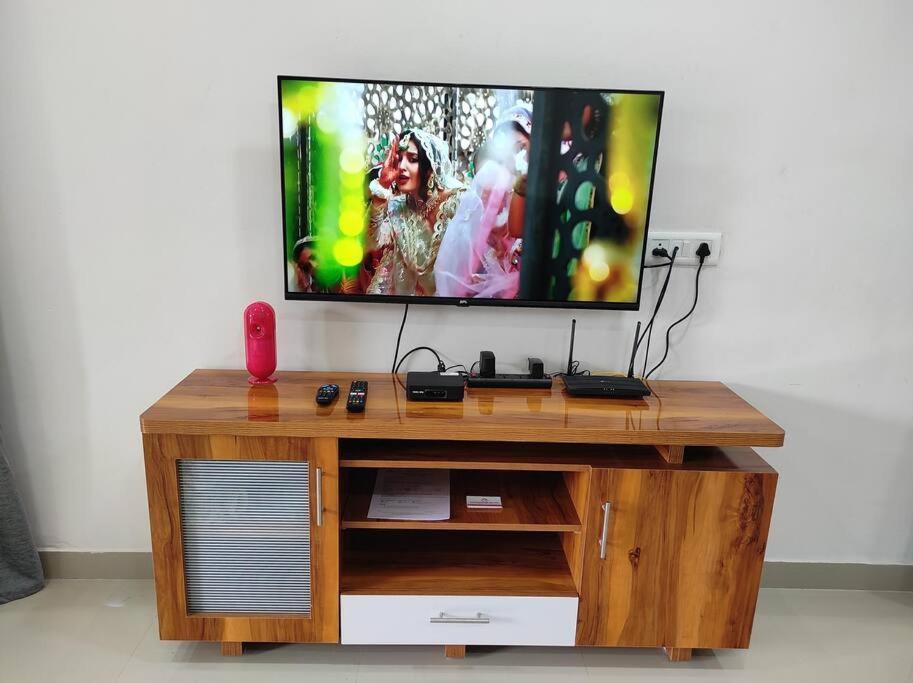 2bhk Ac Service 103 Apartment *