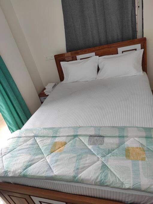 2bhk Ac Service 103 * Pune