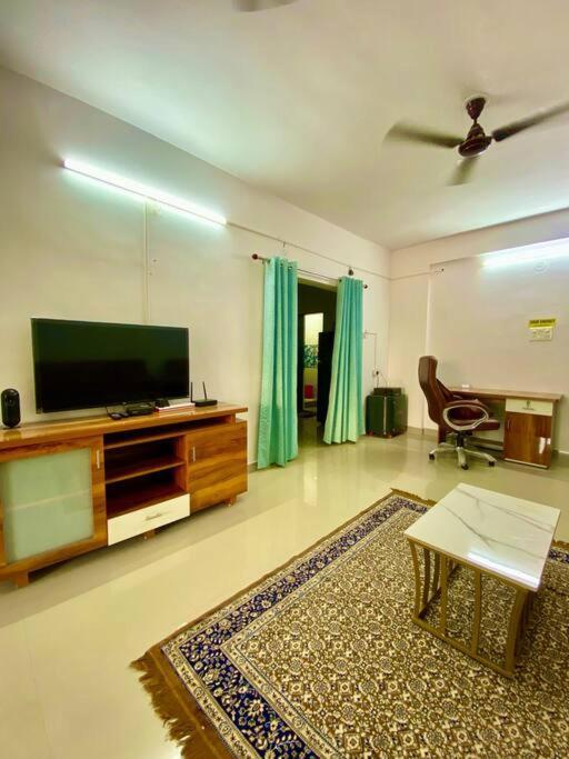 2bhk Ac Service 103 * Pune